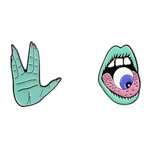 Green Hand Metal Enamel Brooch Exaggerated Unique Eyes Long in Mouth Badge Pin Funny Funny Trendy Costume Backpack Jewelry Gift