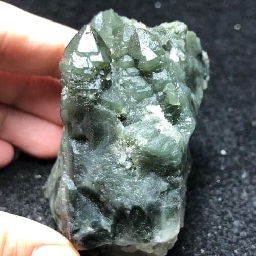 168.5gNatural rare green crystal quartz stone home decoration hexagonal crystal cluster Fengshui Lingqi energy healing mineral