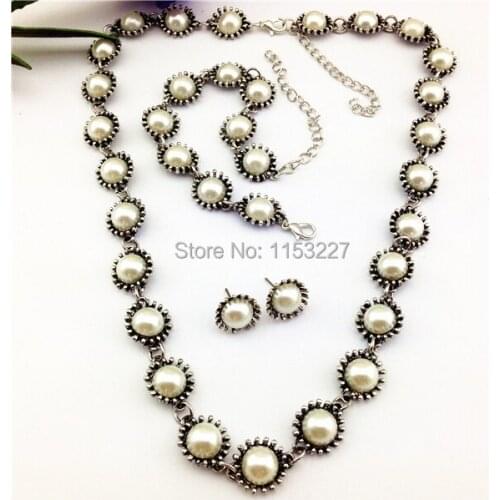 2016 New Arrival Fashion Large Imitation Pearl White Stone Earring Necklace Set
