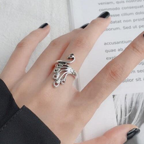 Women Vintage Alloy Opening Ring Adjustable Thimble Yarn Guide Crochet Loop