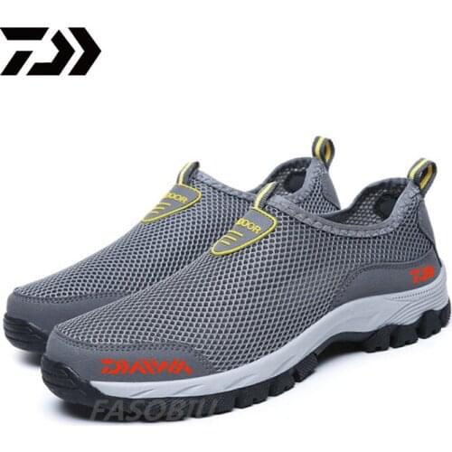 2021 Daiwa Hiking Fishing Shoes Anti-skid Mountain Climbing Boots Outdoor Athletic Breathable Anti-wear Fishing Men Shoes 118