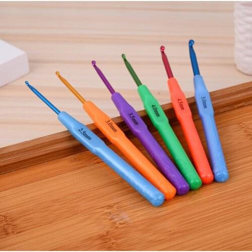 200 sets Different size&multi-colour Plastic Crochet Hooks Knitting Needles 2.5 - 5 6pieces/bag SN3834