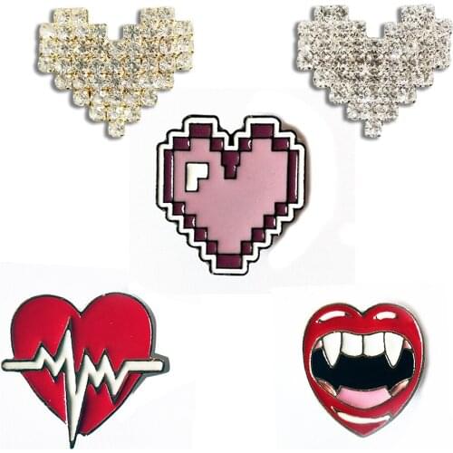5 Style Heart Brooch Pins Metal Brooches For Women Gifts For Girls Clothes Badge Pin Wholesale Scarf Buckle Hat Shirt Accessory