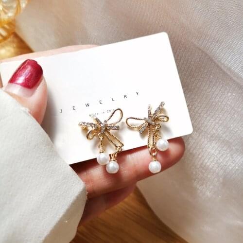 Temperament Gold Color Small Bow Clip Earrings Sweet Lady Pearls Rhinestone Bowknot Clip on Earrings Without Piercing Ear Holes