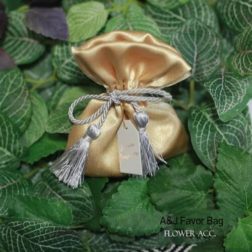 50pcs lot Peronalized Gold Satin Chocolate container wedding Bridal Baby shower candy Engagement package party favor bags