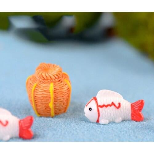 ZOCDOU 2 Pieces Happy Fishing Cartoon Mini River Fish Creel Model Small Statue Figurine Crafts Figure Ornament Miniatures Deco