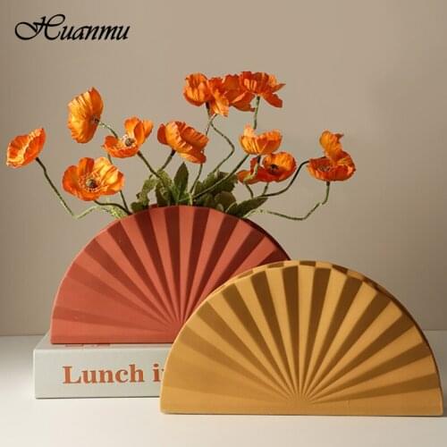Nordic Morandi Vase Ceramic Folding Fan Design Flower Arrangement Vase Art Porch Living Room Desktop Home Vases for Decoration
