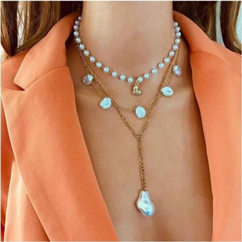2021 New Retro Golden Multilayer Moon Alloy Pendant Necklace Womens OT Buckle Imitation Pearl Necklace Jewelry Wholesale