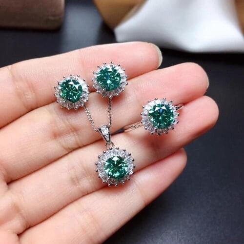 1 carat green Moissanite suit The latest gemstone. Good color and fashionable style D VVS