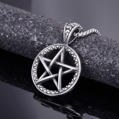 New Retro Round Five-Pointed Star Pendant Necklace Mens Necklace Vintage Metal Sliding Round Pendant Accessory Party Jewelry