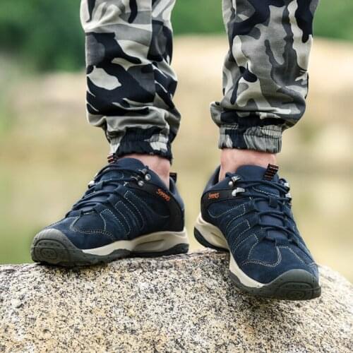 2019 hot autumn and winter mens fashion England sports and leisure mens shoes sports shoes single shoes / plus velvet