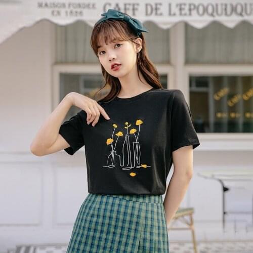 INMAN Summer Womens T-shirt Casual Style Round Neck Simple Line Drawing Flower Embroidery Short Sleeve All-match Female Top