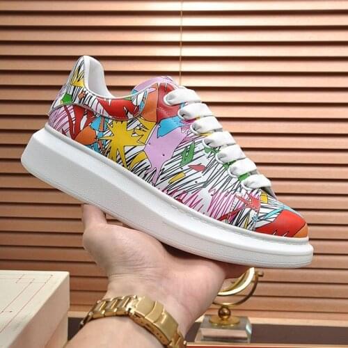 New 2021 Mens and womens sports running shoes Man Brand Couples Casual fashion Comfortable long run Anti-slip and wear-resist