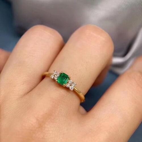 Natural Emerald Ring 925 Silver Ladies Ring Luxurious Atmosphere Dignified and Elegant