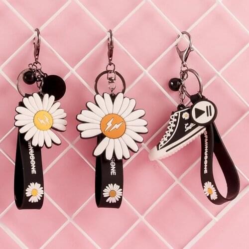 Fashion Cute Small Daisy Long Keychain For Keys Cartoon Bells Canvas Shoes Keyring Creative Bag Car Pendant Key Chain Gifts