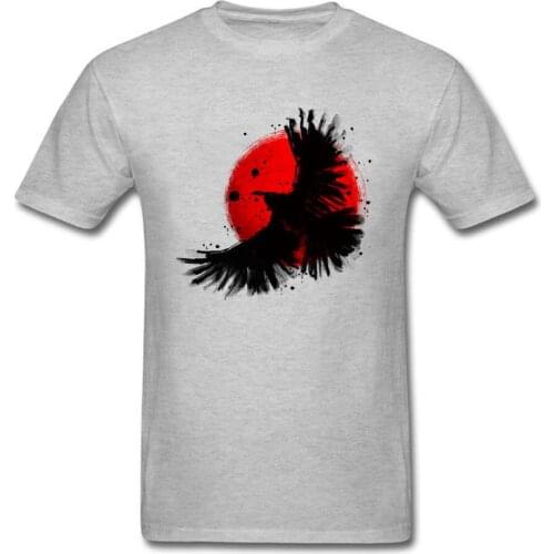 2018 Men Grey T-shirts Dark Crow Flying To The Sun Japan Painting Design Male Short Sleeve Cotton Tee Shirts