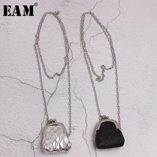 [EAM] Women Chain Mini-bag Split Joint Black Necklace New Temperament Fashion Tide All-match Spring Autumn 2021 19A-a350