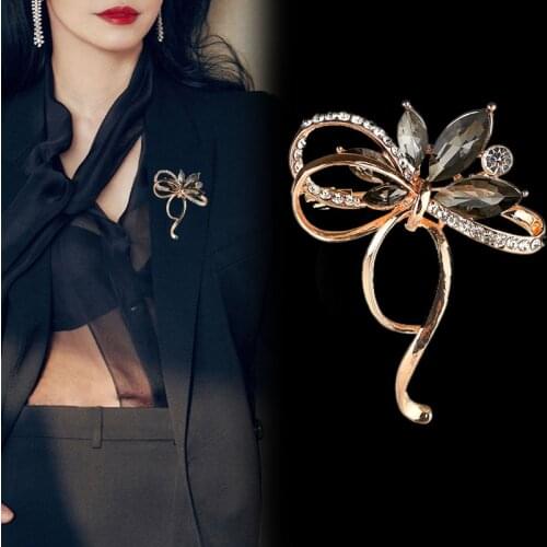 Women Fashion Accessories Elegant Delicate Rhinestone Silver Plated Flower Brooches Collar Pins Sweater Decoration