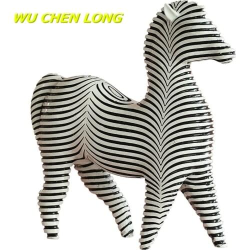 WU CHEN LONG Nordic Abstract Art Line Giraffe Rhino Art Sculpture Creative Animal Statue Resin Craft Home Decorations R5409