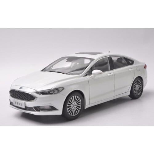 1:18 Diecast Model for Ford Mondeo 2017 White Sedan Alloy Toy Car Miniature Collection Gifts Fucsion
