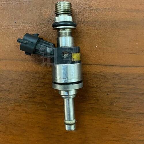 Car Engine injection valve assembly 2007-2010Por sch eCa yen ne Engine high pressure fuel pump fuel rail Fuel injector nozzle