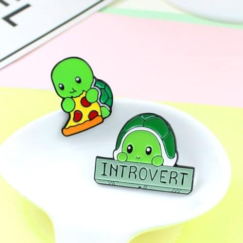 Colorful Round Eyes Turtle Eatting Pizza INTROVERT Cute Green Shell Brooches For Women Animal Pins Jewelry Accessories