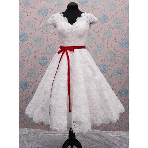2021 Vintage Lace Short Wedding Dresses for Women Corto Bridal Gowns Red Sash V-Neck Vestido De Novia Robe Mariage