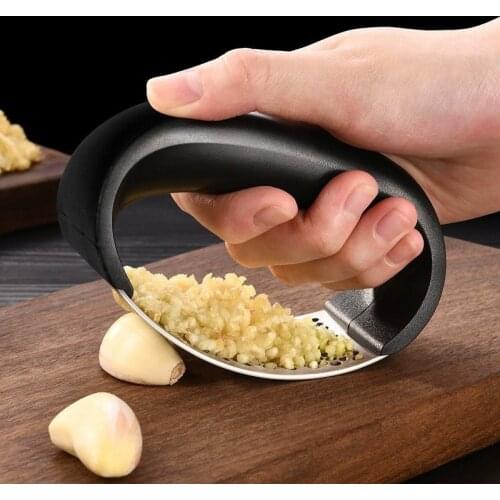 1Pcs Stainless Garlic Press Household Manual Garlic Press Device Kitchen Press Squeezer Ginger Garlic Tools Kitchen Accessories