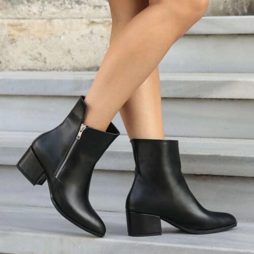 Mio Gusto Brand DEBORA, Black/Tan, 5Cm Heel Height Quality Warm Winter Women 's Ankle Boots , platform boots , women boots , goth , shoes for women 2020