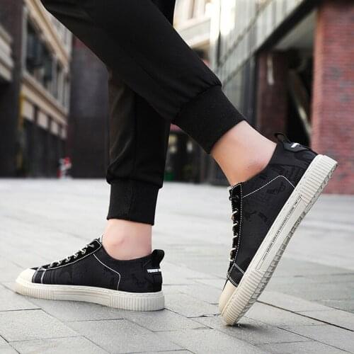 Spring and autumn new mens shoes, low-top shoes, light and comfortable, versatile casual fashion canvas shoes sneakers