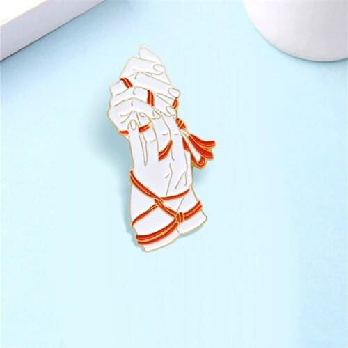 Sexy Handshake Bundled Artistic Behavior Brooches Handshake Hands Tied Wild Gestures Enamel Pins Badges Jewelry for Lover Gift