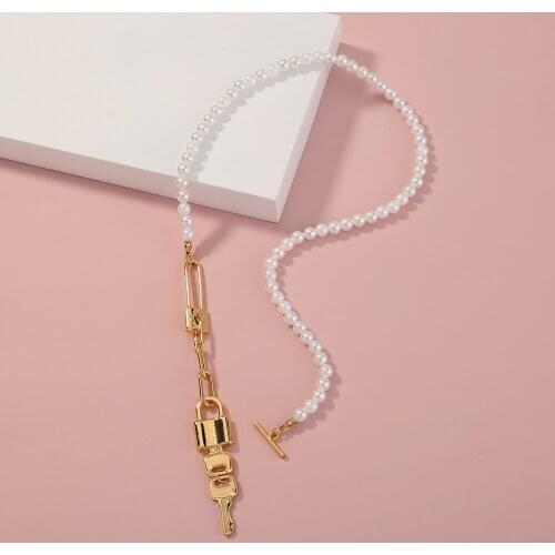 2021 temperament fashion street shooting multi-element lock key geometric pendant clavicle chain pearl necklace