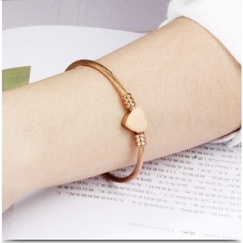 Fashionable ladies braided rope heart-shaped bracelet new trend opening adjustable simple and delicate personality jewelry