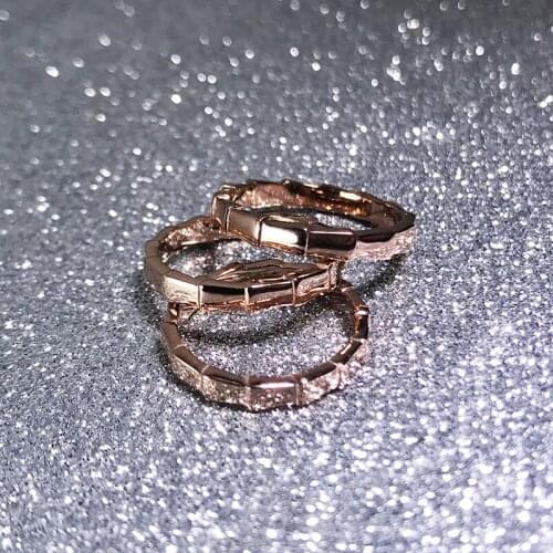 Snake-shaped Ring Men and Women Glossy Simple Titanium Steel Plated 18k Rose Gold Snake Bone Minimalist and Versatile Non-fading