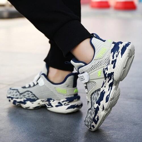 Childrens shoes boys 2020 spring new Korean version of the versatile middle and big students soft bottom flying woven shoes