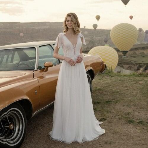 V-neck Simple Style Floor Length Iovry Outdoor Wedding Dress Open Back with Lace Applique vestidos de noiva Bridal Dress
