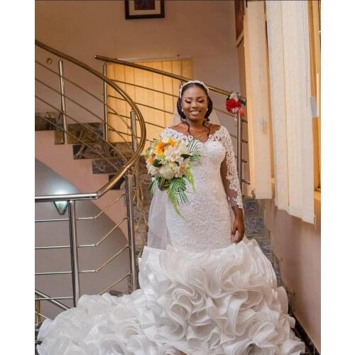 2022 Plus Size Wedding Dresses Lace Tiered Ruffles Mermaid Bridal Gowns V Neck Pearls Elegant robes de mariée