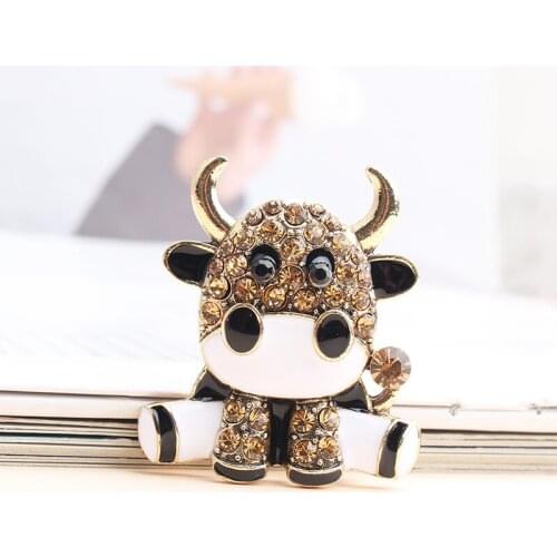 2021 New Cross Border Cow Brooch Alloy Oil Drop Cartoon Cute Water Drill Speed Selling Hot Brooch