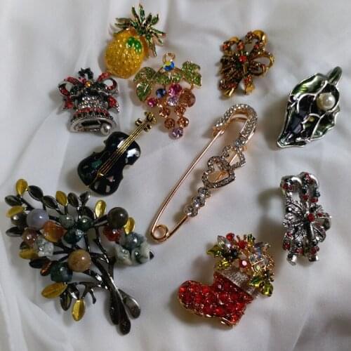 Fashion Christmas gift brooches for women Enamel pin badge female broches con piedras women jewelry scarf suit brooch female