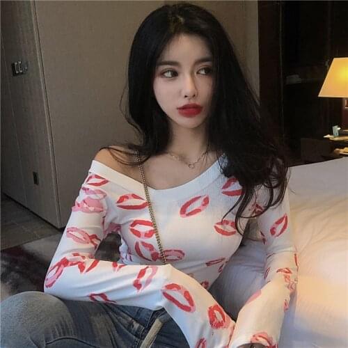 Womens T-shirt Tops Spring Autumn New Sexy V-neck Red Lips Print T-shirt Slim Fit Full Short Bottoming TShirt Tops Tide ML718