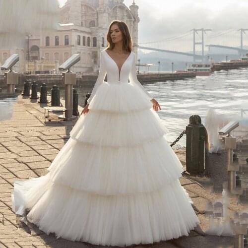 Eightree Elegant Ivory Beige Long Sleeve Wedding Dress 2021 Vestido de Noiva Manga Longa Tiered Skirt Wedding Bride Gowns Button