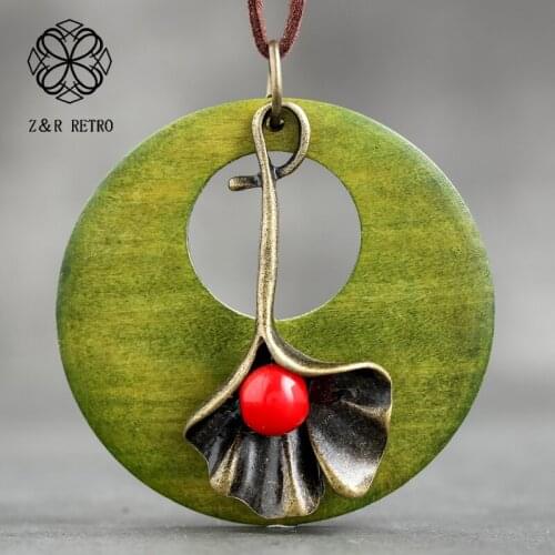 Flower Necklaces Sweater Chain Collar Necklaces Women Unique Jewelry Round Wooden Necklaces & Pendants Fashion Jewelry 6*7cm