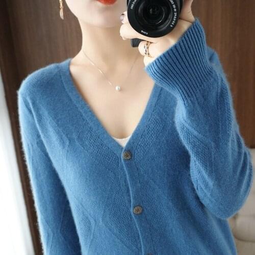 2021 new autumn and winter cashmere cardigan womens V-neck solid color sweater coat is thin and versatile wool sweater is worn