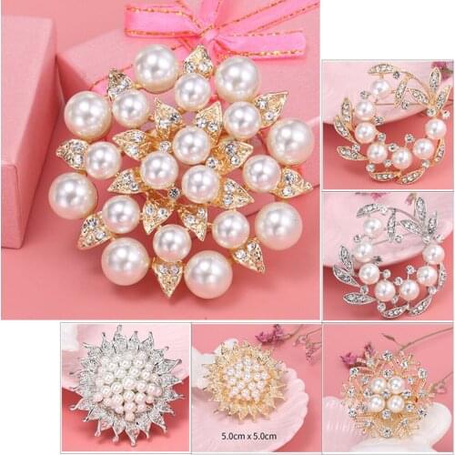 New Korean Exaggerated Elegant Pearl Flower Brooch Pin Badge For Women Girls Fashion Clothes Decoration Jewelry Gifts