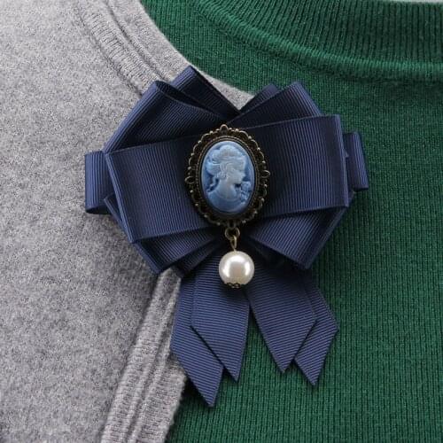 Vintage Queen Cameo Bowtie Brooches for Women Black Ribbon Pearl Brooch Pins Corsage Ladies Broches Dress Coat Accessories