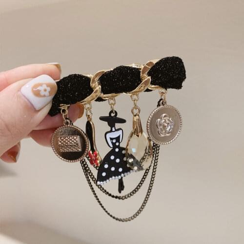 Luxury famous brand camellia character brooch, high-end small fragrance style collar buckle party brooches accessories