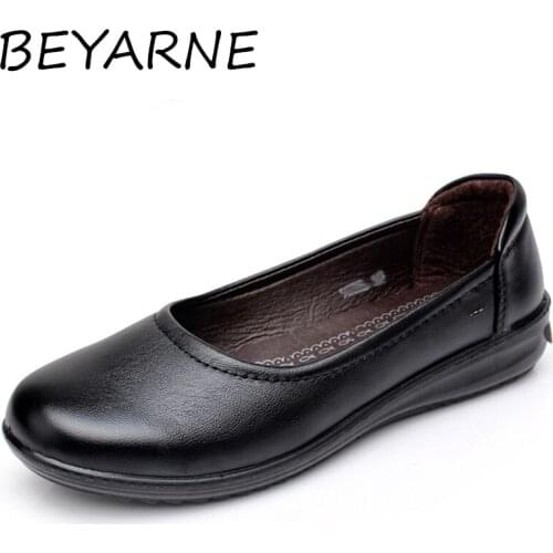 BEYARNE 2018 Mothers Shoes Comfort Woman Black For Work OL Lady Non-slip Flat Womens Leather Shoes E201