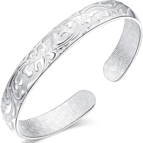 Women love if vintage jewelry manufacturers selling flowers blooming like a piece of brocade Bracelet