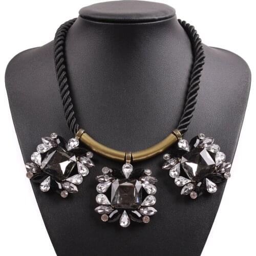New Design Fashion Rope Chain Gold Color Necklace Black Crystal Flower Pendant Necklace for Women Chunky Statement Jewelry