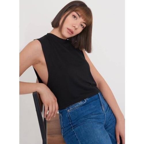 Womens Black Sleeveless T-Shirt Casual Wear Summer Fashion Casual Sports Style Teenage Wear New Year Fashion Products